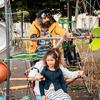 Guarda-Pedais | Festival i! 2024, Águeda [estreia] | Foto © Diogo Filipe Morgado